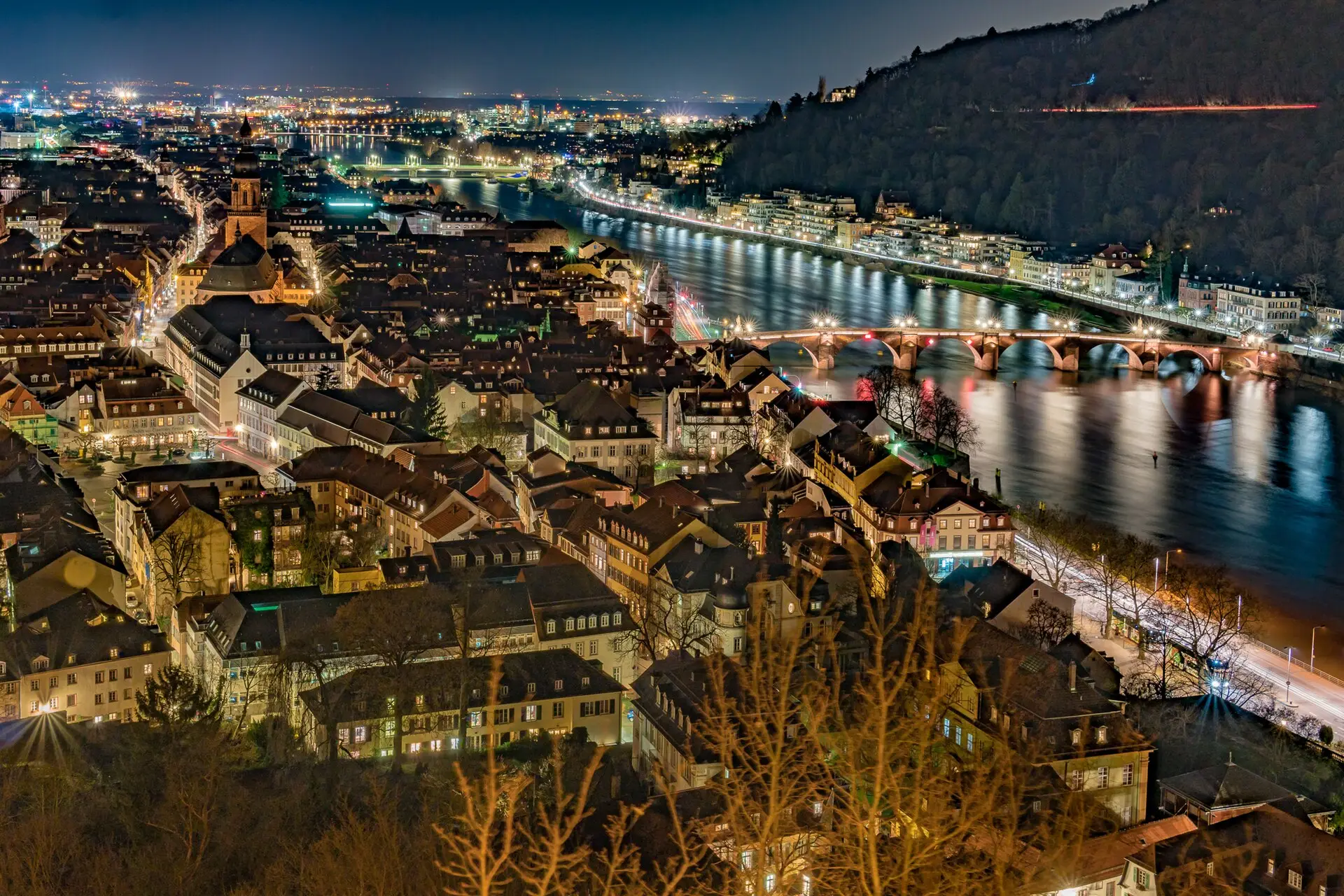 Nachtblick vom Schlossgarten auf Altstadt, Heiliggeistkirche und Alte Brücke